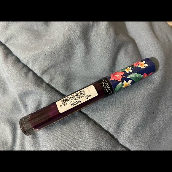 Victoria Secret - Picture 2 of 2